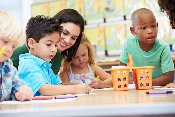 小学校の美術教師にお子様 - education child school classroom ストックフォトと画像