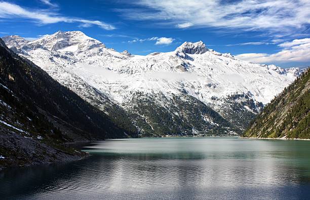 vue magnifique sur le mont olperer schlegeisspeicher au-dessus du lac - ziller photos et images de collection