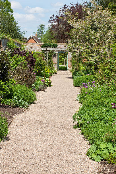 istock English Country Garden 178428314