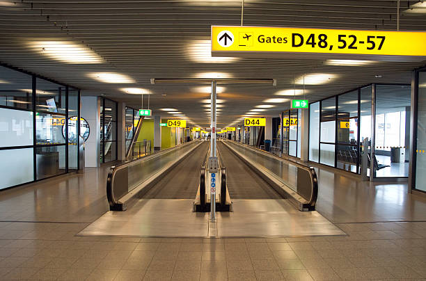 rolltreppe - amsterdam airport stock-fotos und bilder