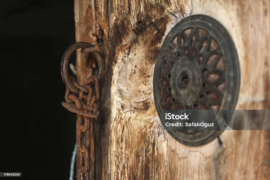 Porta in legno - Foto stock royalty-free di Ambientazione esterna