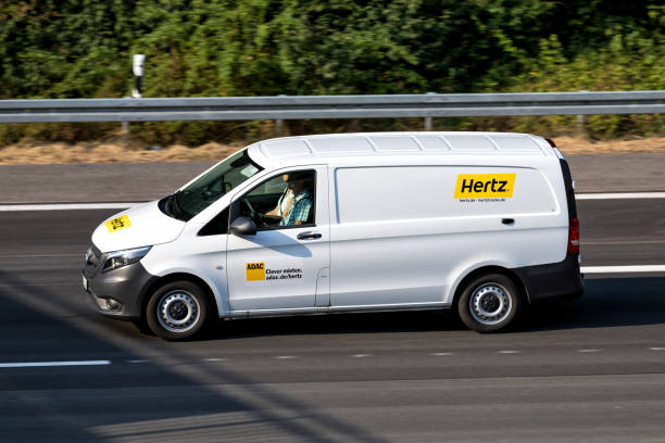 hertz mercedes-benz vito - the hertz corporation photos et images de collection