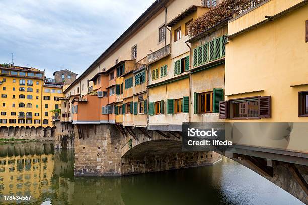 Ponte Vecchio Em Florença Itália - Fotografias de stock e mais imagens de Ao Ar Livre - Ao Ar Livre, Cidade, Cultura Italiana