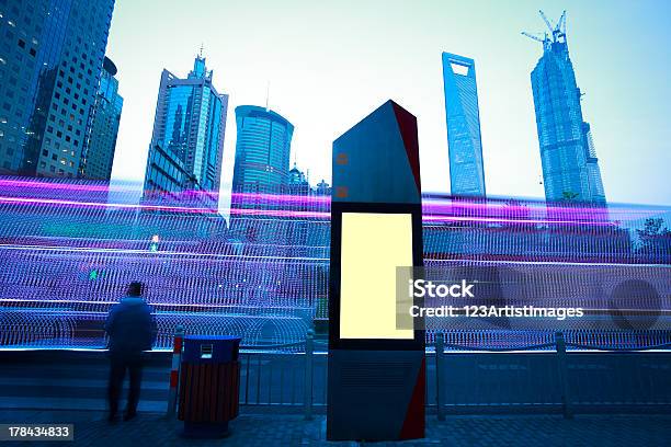 Moderne Stadt In Der Werbung Lichtkästen In Shanghai Stockfoto und mehr Bilder von Nacht