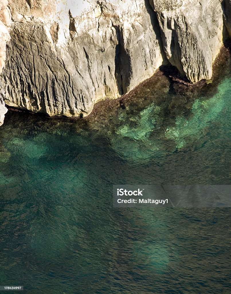 Cliff e o mar - Foto de stock de Azul royalty-free