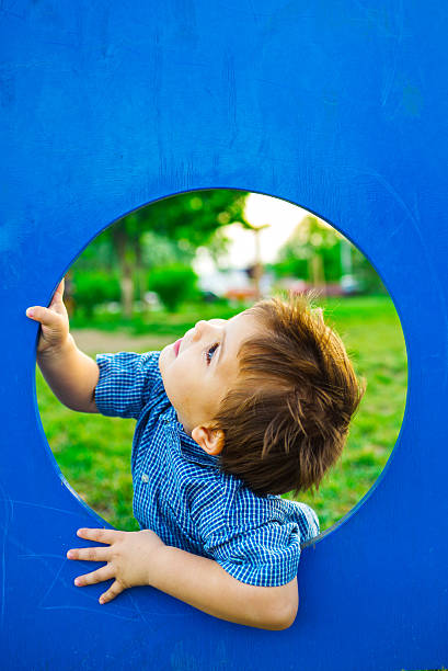 ragazzino - circle child preschool preschooler foto e immagini stock