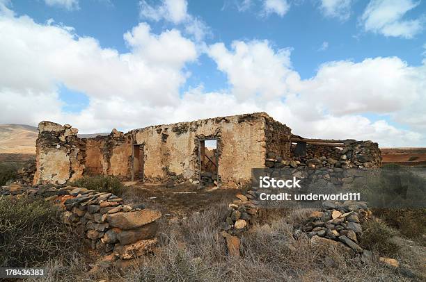 Antiguo Edificio Antiguo Foto de stock y más banco de imágenes de Aire libre - Aire libre, Anticuado, Antigualla