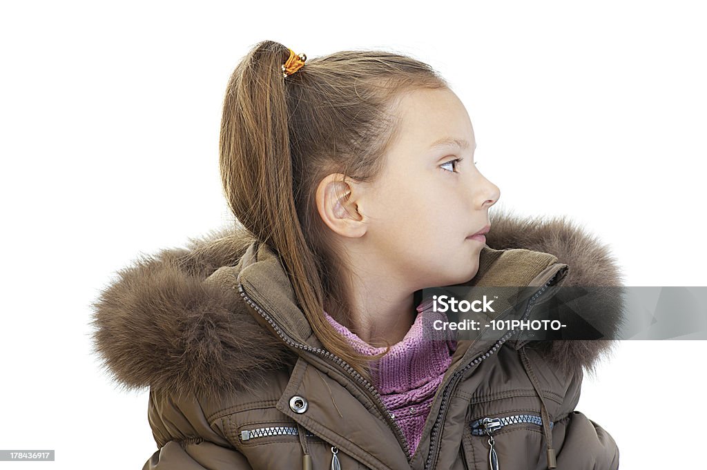 Petite fille dans une veste d'hiver de gros plan - Photo de Petites filles libre de droits