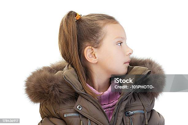 Photo libre de droit de Petite Fille Dans Une Veste Dhiver De Gros Plan banque d'images et plus d'images libres de droit de Petites filles - Petites filles, Profil, Visage