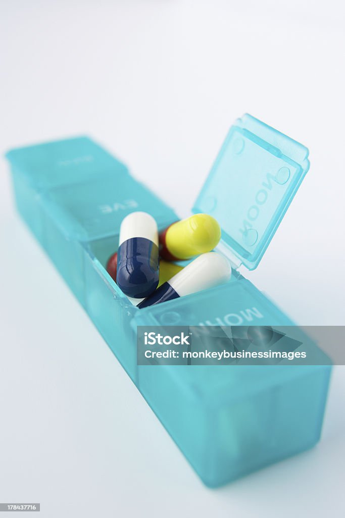 Pilules dans compartimenté - Photo de Agenda libre de droits