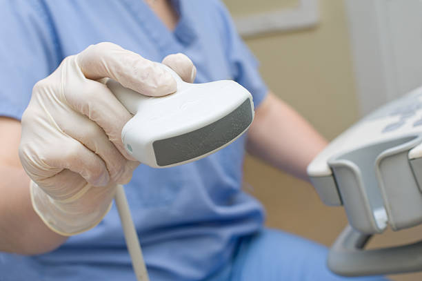ultraschall-untersuchung medizinisches gerät für diagnostics - ultraschall stock-fotos und bilder