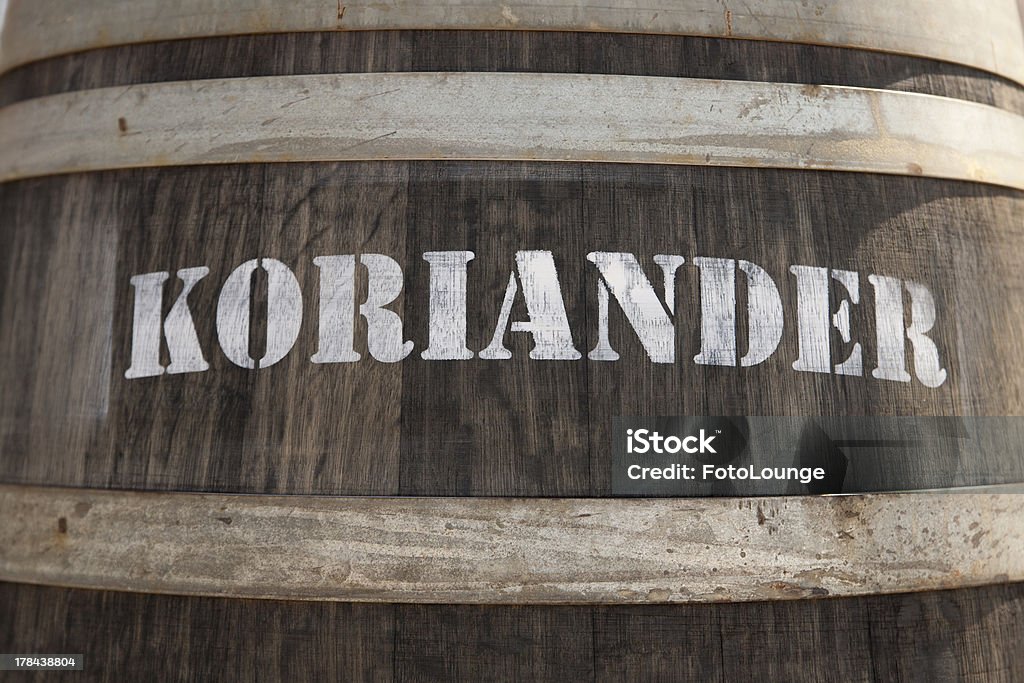 Fass mit Koriander - Foto stock royalty-free di Barile