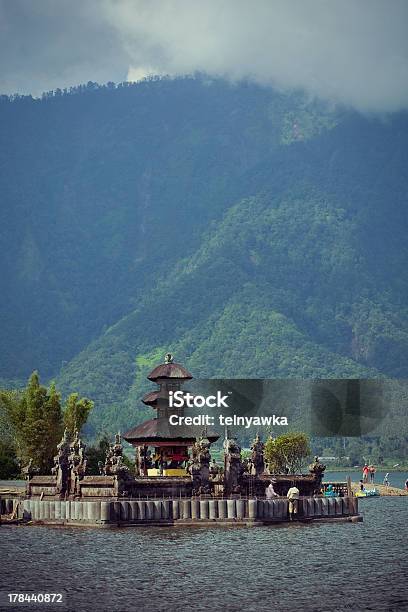 Foto de Ulun Danu Templo Em Bali Indonésia e mais fotos de stock de Arquitetura - Arquitetura, Bali, Bedugal