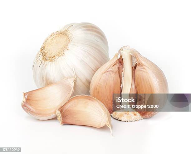 Foto de Alho Isolado No Fundo Branco e mais fotos de stock de Agricultura - Agricultura, Alho, Alimentação Saudável