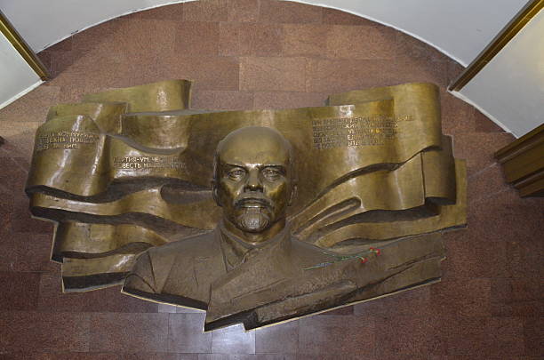 Monumento de Lenin em Kiev de Metro - fotografia de stock