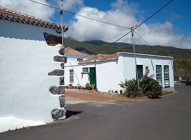 típica casa em la palma - la fuencaliente imagens e fotografias de stock