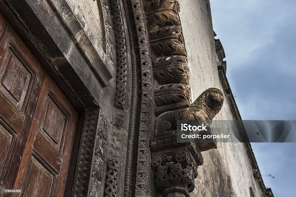 Antica chiesa - Foto stock royalty-free di Ambientazione esterna