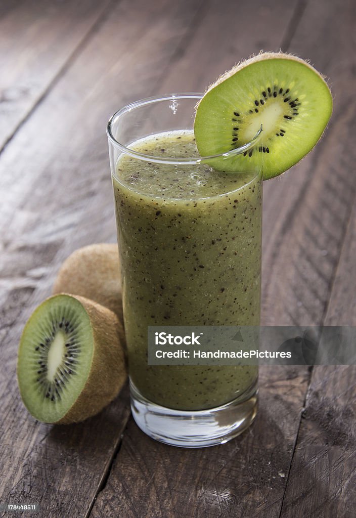 Kiwi Frullato alla frutta - Foto stock royalty-free di Alimentazione sana