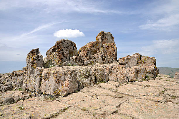 megalithic 건축양상-관측소 kokino - european culture megalith observatory rock 뉴스 사진 이미지