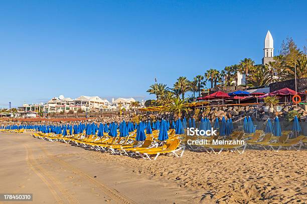 Spiaggia Di Playa Blanca Senza Persone Al Mattino Presto - Fotografie stock e altre immagini di Lanzarote