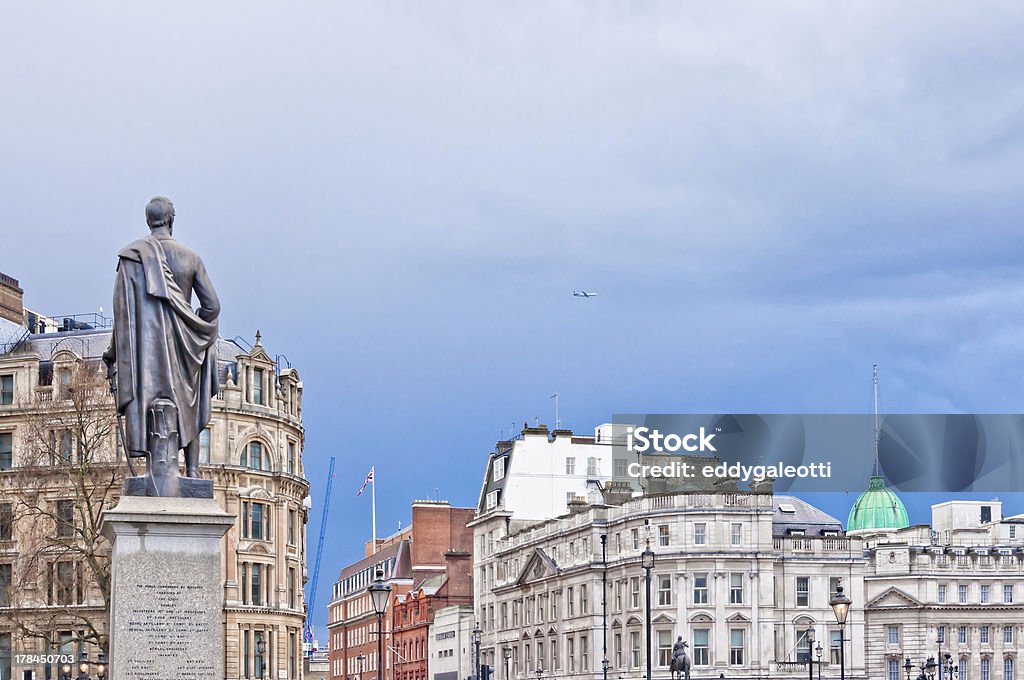 Vista da Trafalgar Square com estátua de Havelock - Foto de stock de Capitais internacionais royalty-free