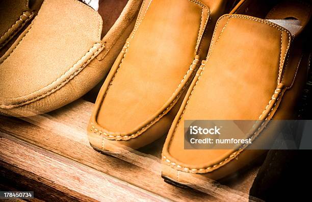 Sapatos Castanhos - Fotografias de stock e mais imagens de Bota - Bota, Bota de Trabalho, Boutique