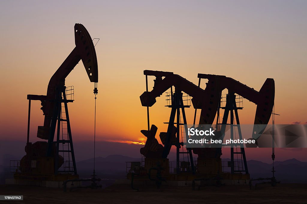 L'exploration pétrolière - Photo de Plateforme offshore libre de droits