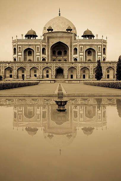 vecchio palazzo indiano - front door international landmark local landmark national landmark foto e immagini stock