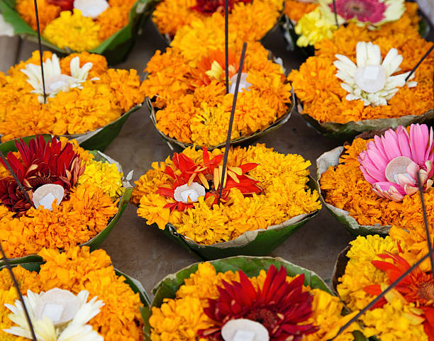 istock flower-devotional-offers-to-the-river-Ganges 178452165