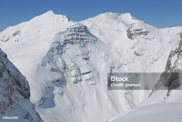 Snowcovered Picos Dos Alpes - Fotografias de stock e mais imagens de Montanhas Arlberg - Montanhas Arlberg, Alpes Europeus, Ao Ar Livre