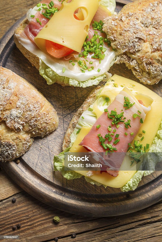 Frühstück mit frischen sandwiches mit Käse und Schinken - Lizenzfrei Abnehmen Stock-Foto
