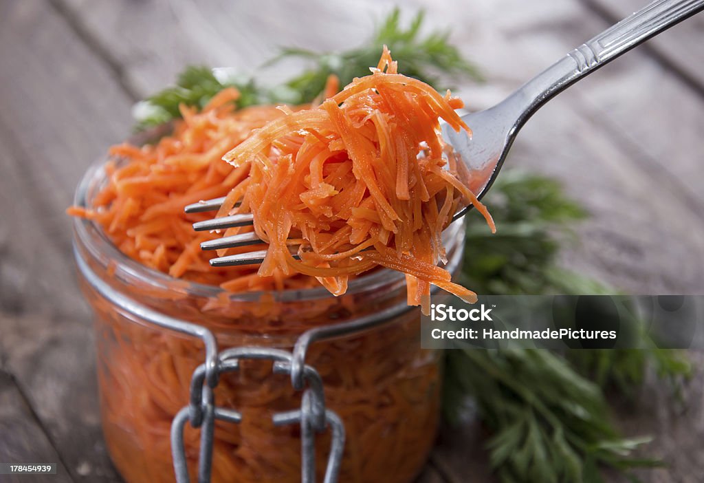Gabel mit Karotten-Salat - Lizenzfrei Fotografie Stock-Foto