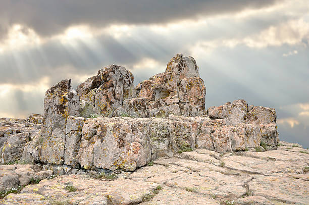 megalithic 건축양상-관측소 kokino - european culture megalith observatory rock 뉴스 사진 이미지