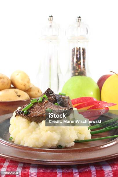 Foto de Fígado Frito Frango Batata Dourar Com Alho e mais fotos de stock de  Almoço - Almoço, Assado, Batata Assada - Batatas Prontas - iStock