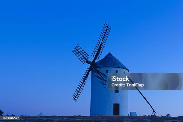 El Primer Semáforo En España Foto de stock y más banco de imágenes de Aerogenerador - Aerogenerador, Agricultura, Aire libre