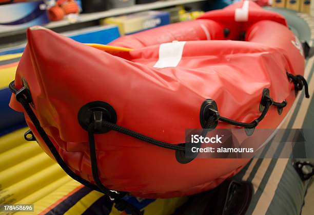 Orange Schlauchboot Stockfoto und mehr Bilder von Aufblasbarer Gegenstand - Aufblasbarer Gegenstand, Ausrüstung und Geräte, Berg