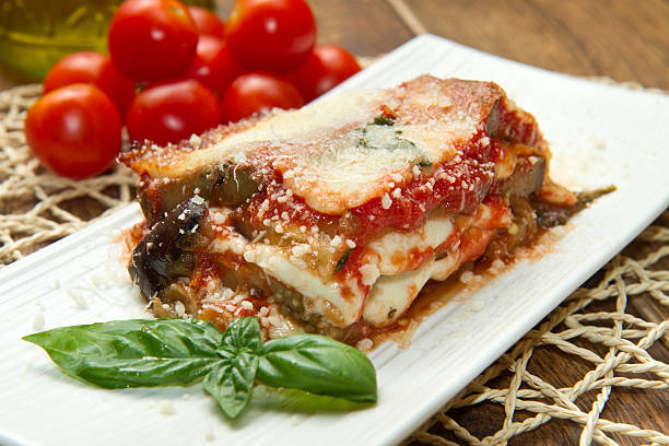 beringela parmigiana - parmesan cheese imagens e fotografias de stock