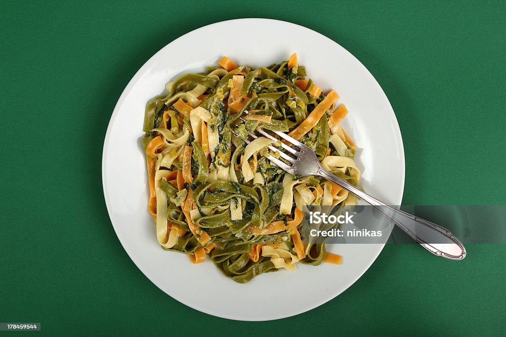 Fettuccine aux épinards et Poireau - Photo de Aliment libre de droits