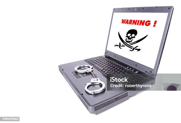 Criminalità Su Internet - Fotografie stock e altre immagini di Bug informatico - Bug informatico, Commercio elettronico, Composizione orizzontale