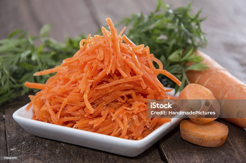 Small Plate with Carrot салат - Стоковые фото Без людей роялти-фри