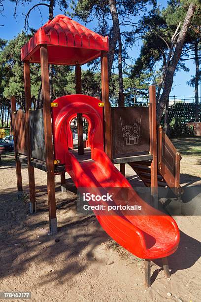 Foto de Crianças No Parque De Diversões e mais fotos de stock de Areia - Areia, Atividade, Azul