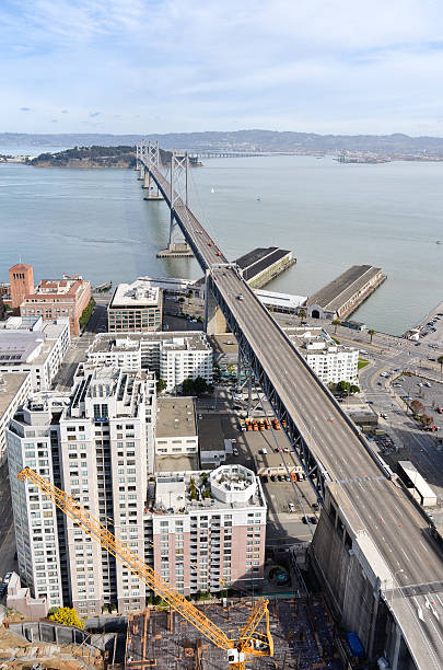 san francisco bay bridge von oben - san francisco county embarcadero center bay bridge built structure stock-fotos und bilder