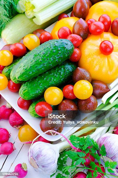 Verduras Frescas De Resorte Foto de stock y más banco de imágenes de Abundancia - Abundancia, Ajo, Alimento