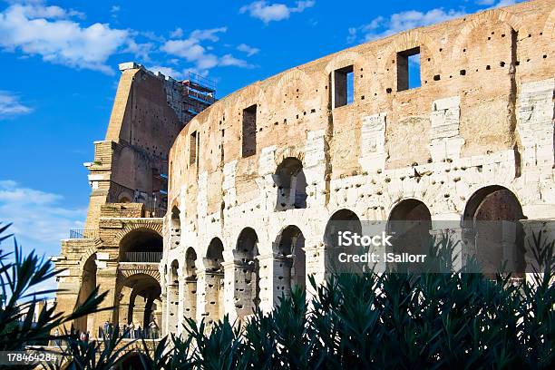 Colosseo Romano - Fotografie stock e altre immagini di Ambientazione esterna - Ambientazione esterna, Ambientazione interna, Anfiteatro