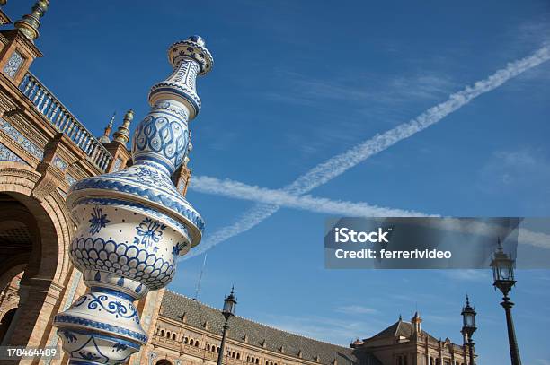 Plaza De Espana A Siviglia - Fotografie stock e altre immagini di Andalusia - Andalusia, Blu, Composizione orizzontale