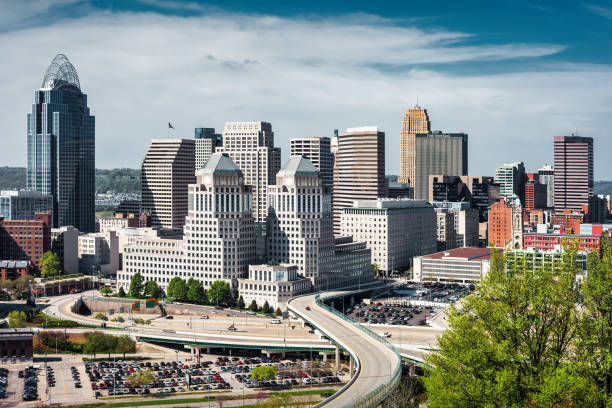 istock Downtown Cincinnati Ohio USA Skyline 1784647115