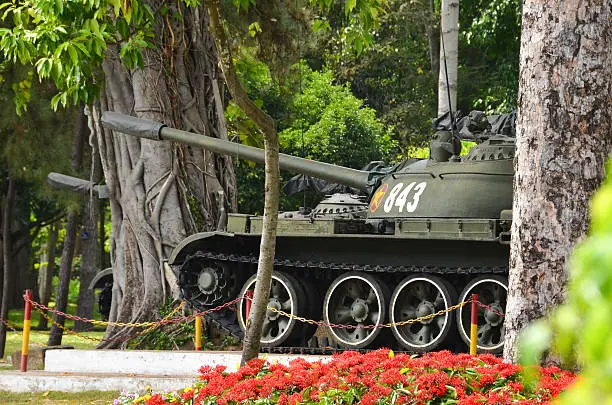 Photo of Tanks in front of Reunification Palace