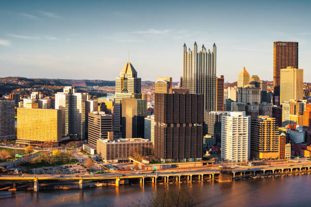 istock Downtown Pittsburgh Pennsylvania USA Skyline 1784659057
