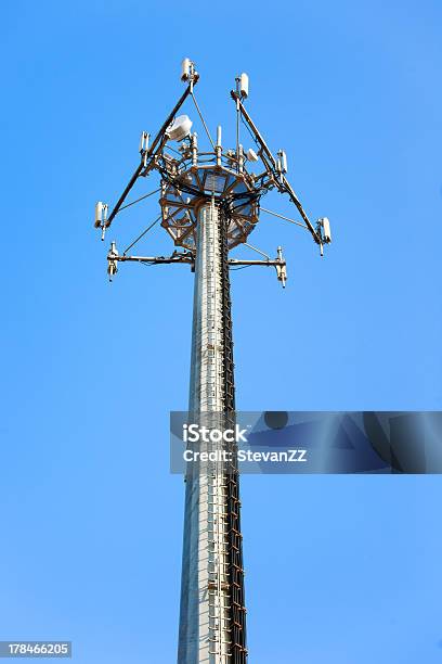通信塔ます携帯電話の停留所にブルースカイ - アンテナのストックフォトや画像を多数ご用意 - アンテナ, グローバルコミュニケーション, コミュニケーション