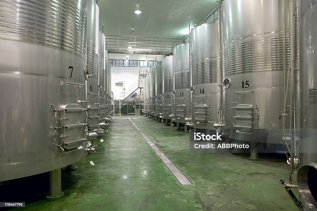 Moderna azienda vinicola Fermentare processo - Foto stock royalty-free di Acciaio